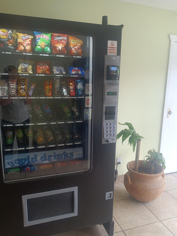 Midtown Inn & Suites Albuquerque Bagian luar foto